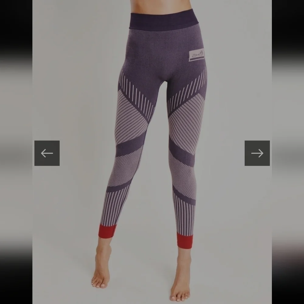 Awakened Heart & Mind AHM High Waist Flow Legging. Color Heather Navy. Size Smal